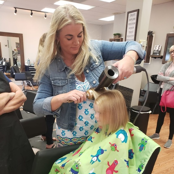 Meet your Posher, Elizabeth - Picture 4 of 6